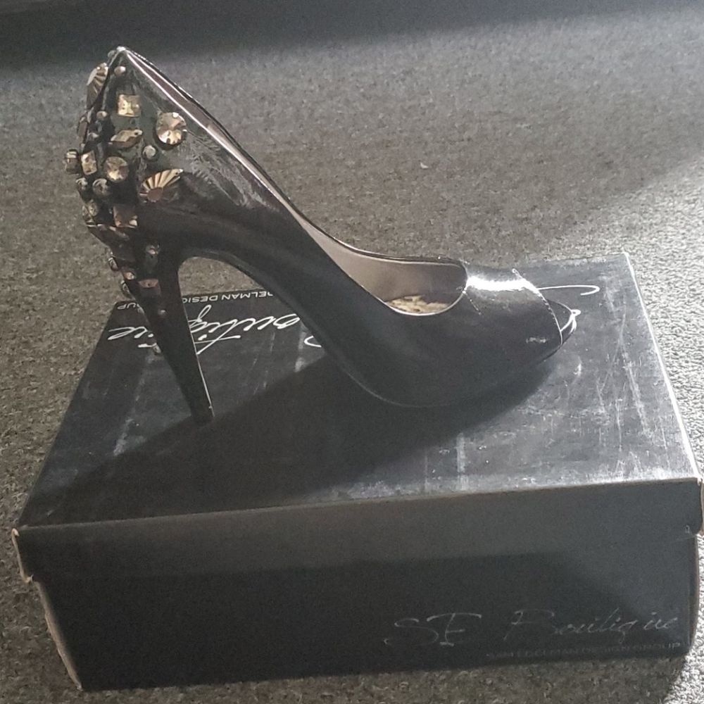 Shoes - Picture 3 of 3